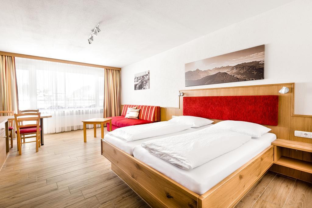 Aparthotel Kleinwalsertal Mittelberg Eksteriør billede