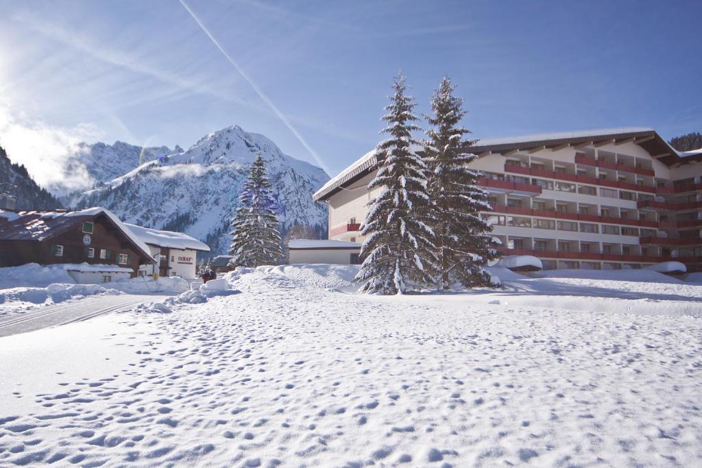 Aparthotel Kleinwalsertal Mittelberg Eksteriør billede